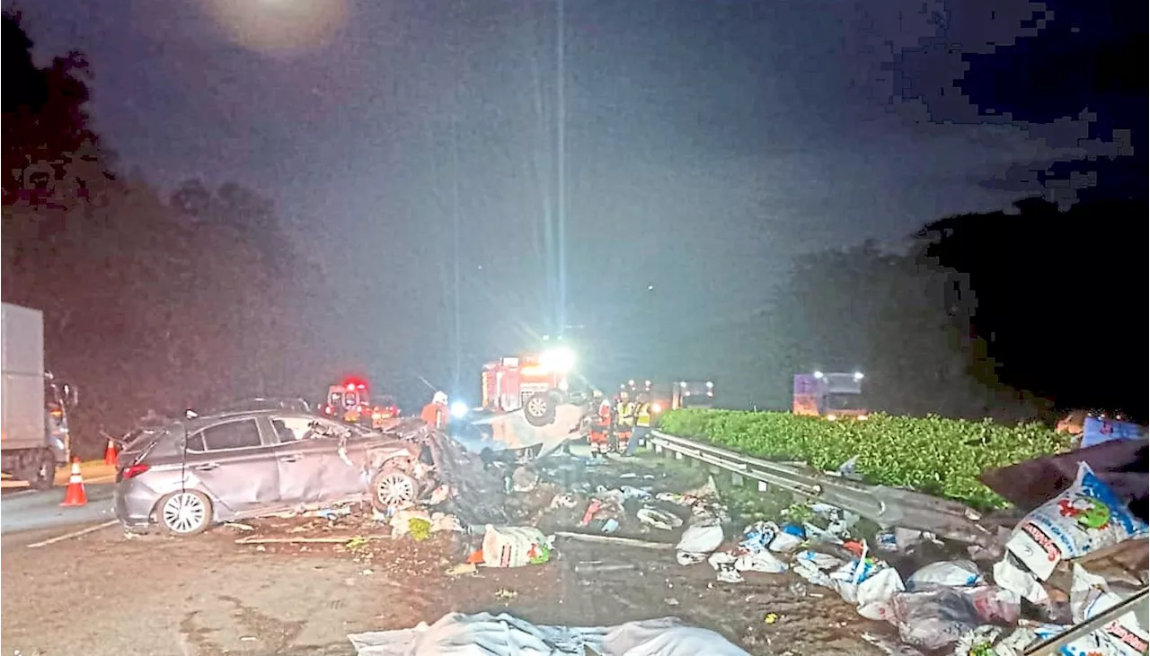 Three killed in four-vehicle highway pile-up