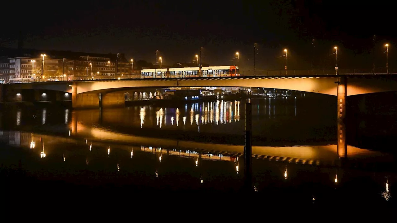 Wahlplakate an Bremer Brücke aus Sicherheitsgründen entfernt