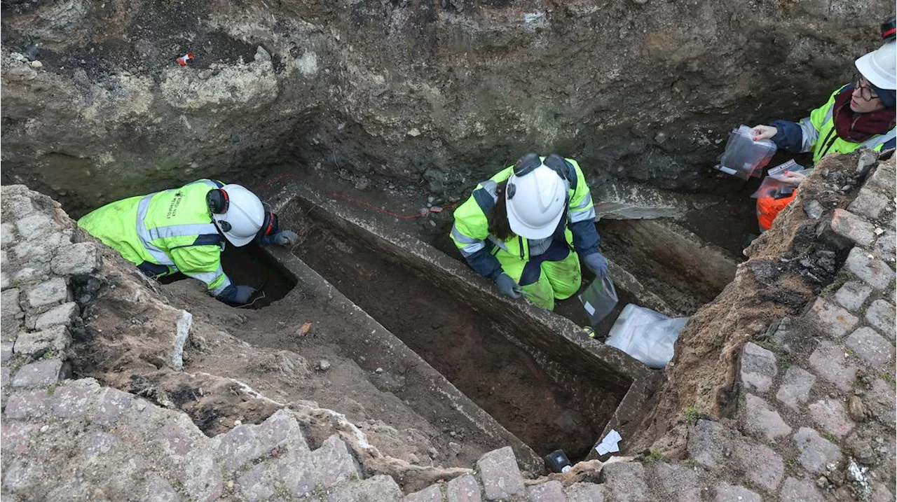 Cinq Sarcophages Mérovingiens Découverts Place Renaudel à Bordeaux