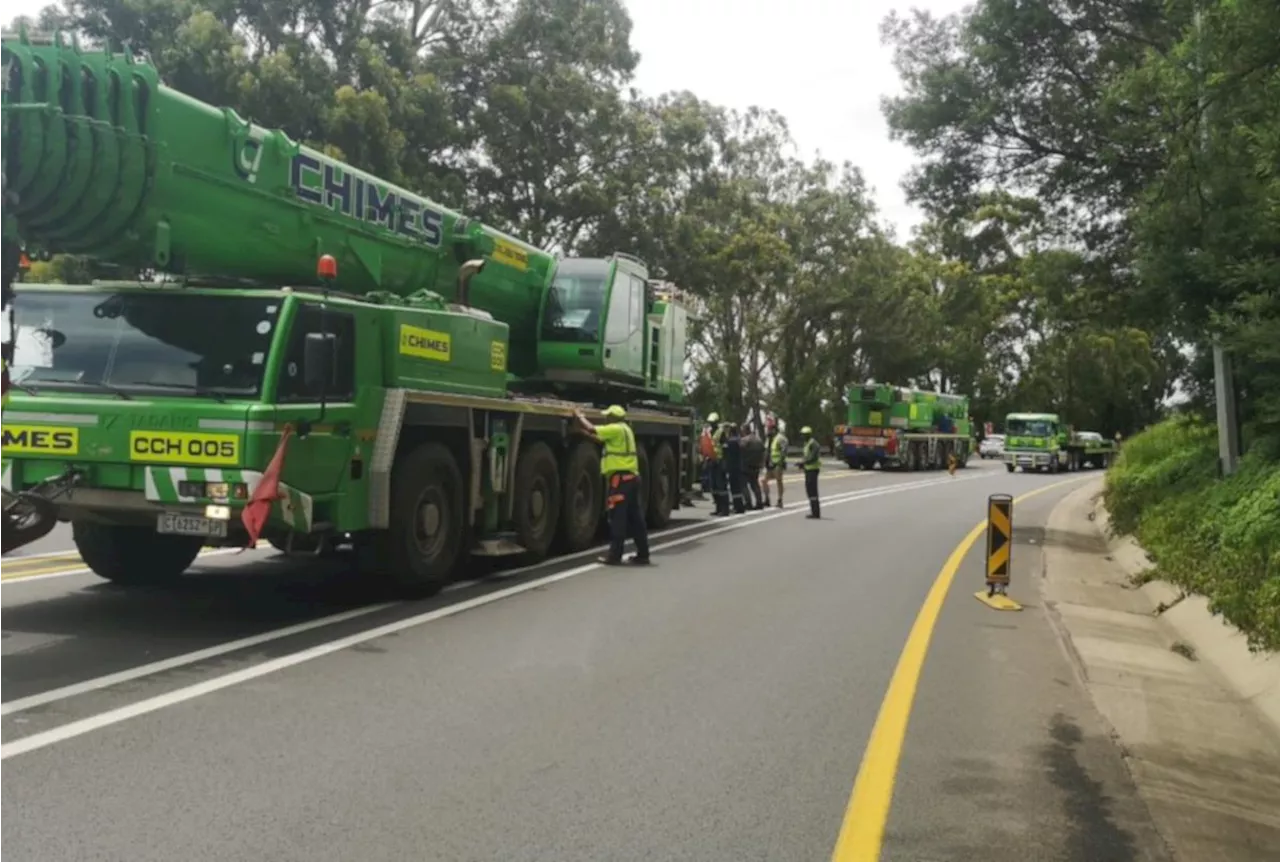 Heavy Duty Cranes Arrive at Scene of Van Reenen's Pass Abnormal Load Incident