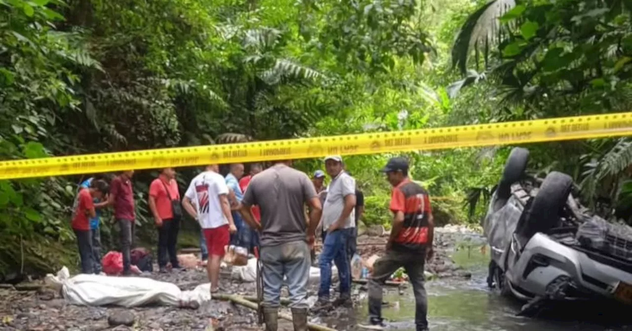 Hallan sin vida a una pareja desaparecida; su carro cayó a una quebrada en Cundinamarca