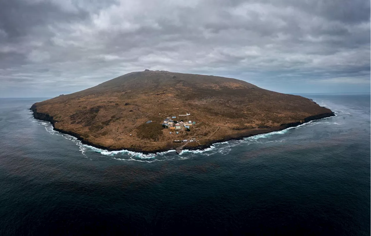 C’est quoi l’île d’Amsterdam, minuscule terre australe française évacuée à cause d’un incendie ?