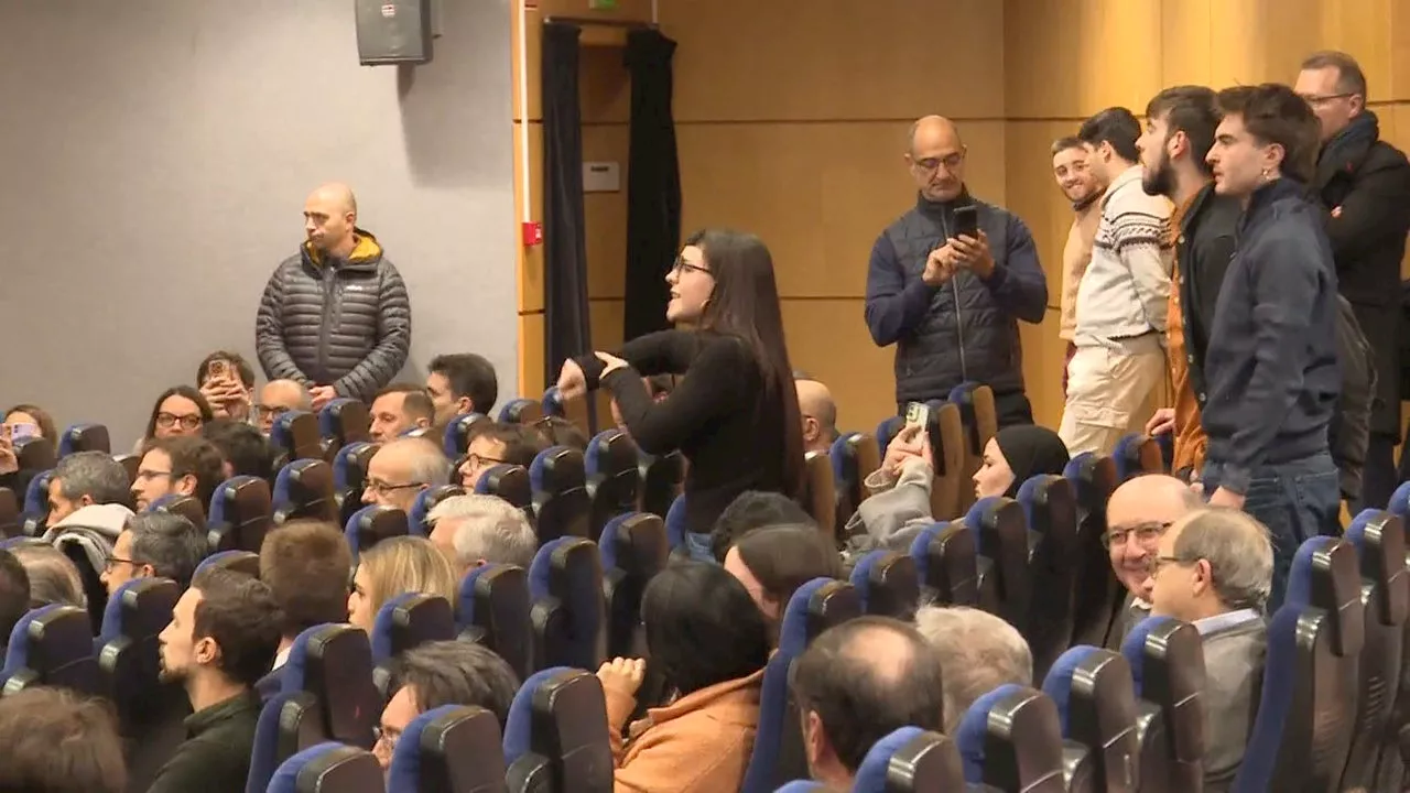 Protesta en la toma de posesión de la nueva rectora de la Universidad de Alicante