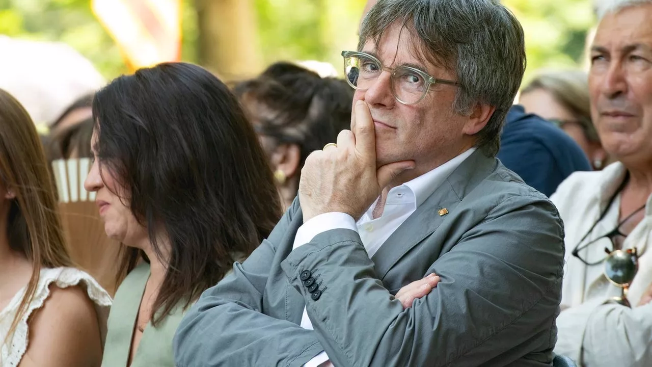 Puigdemont reunirá a Junts en Bruselas para decidir su futuro con el PSOE