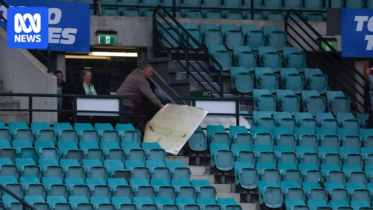 Roof Debris Falls at SCG as Big Bash League Faces Challenging Conditions