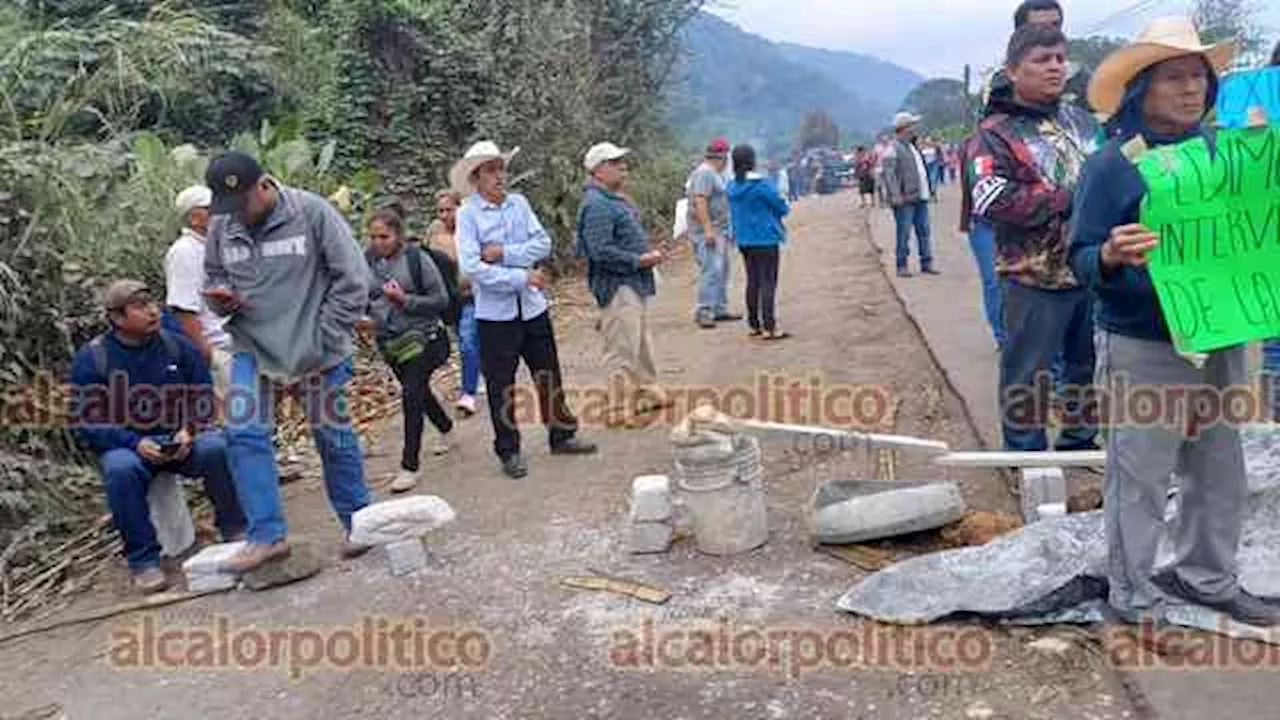 SEV les garantiza docentes y padres retiran bloqueo, en Tezonapa