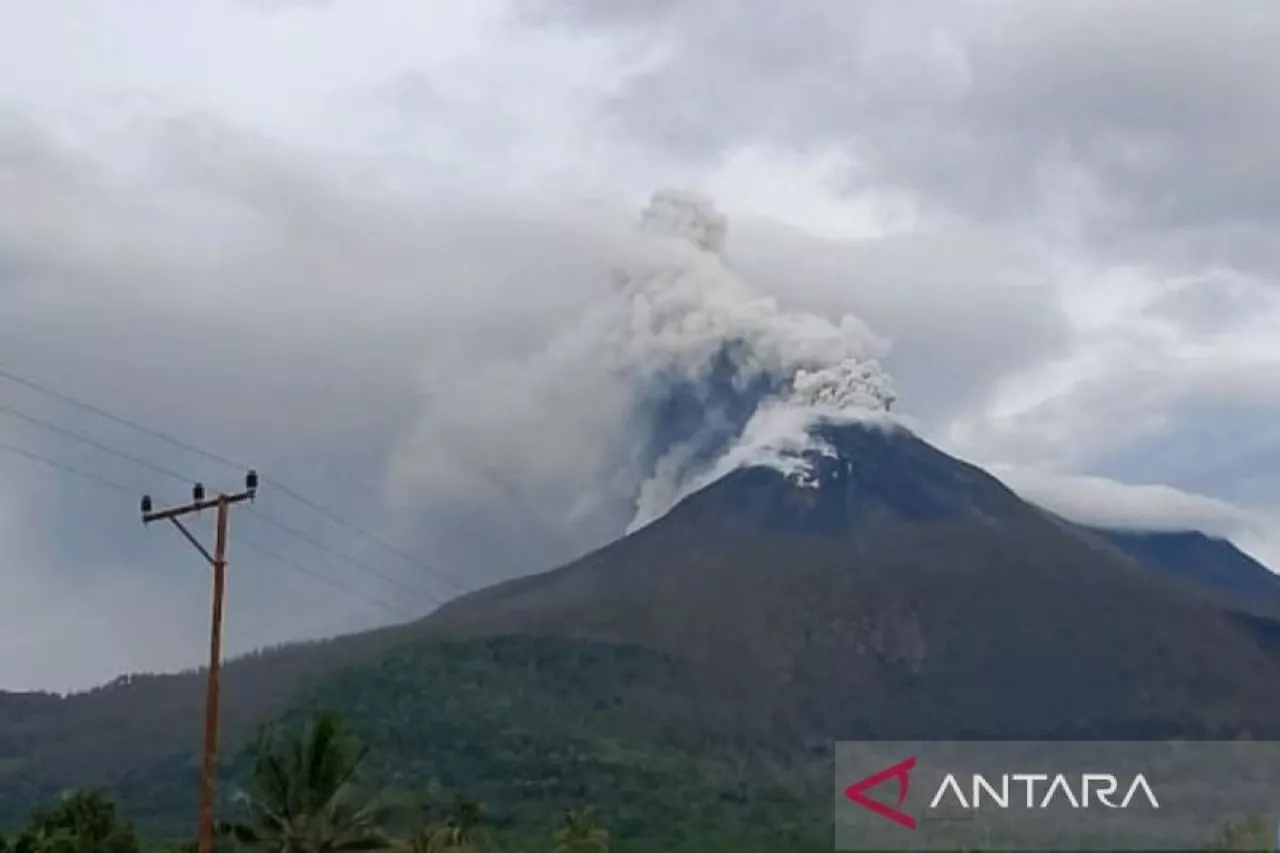 Gunung Ibu masih Awas, dalam sehari terjadi puluhan gempa dangkal