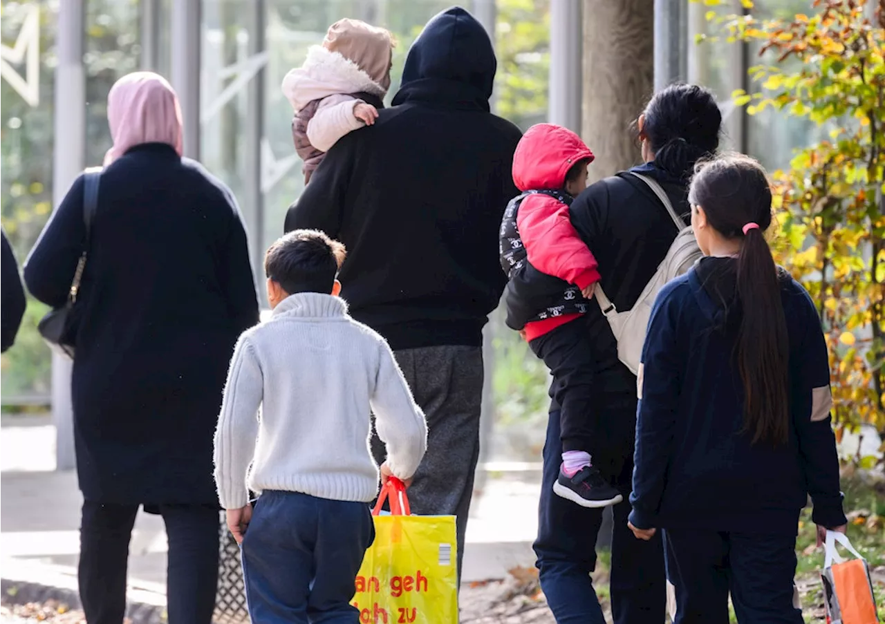 Berlin-Westend: 17-Jähriger bedroht Menschen in Flüchtlingsheim mit Messer