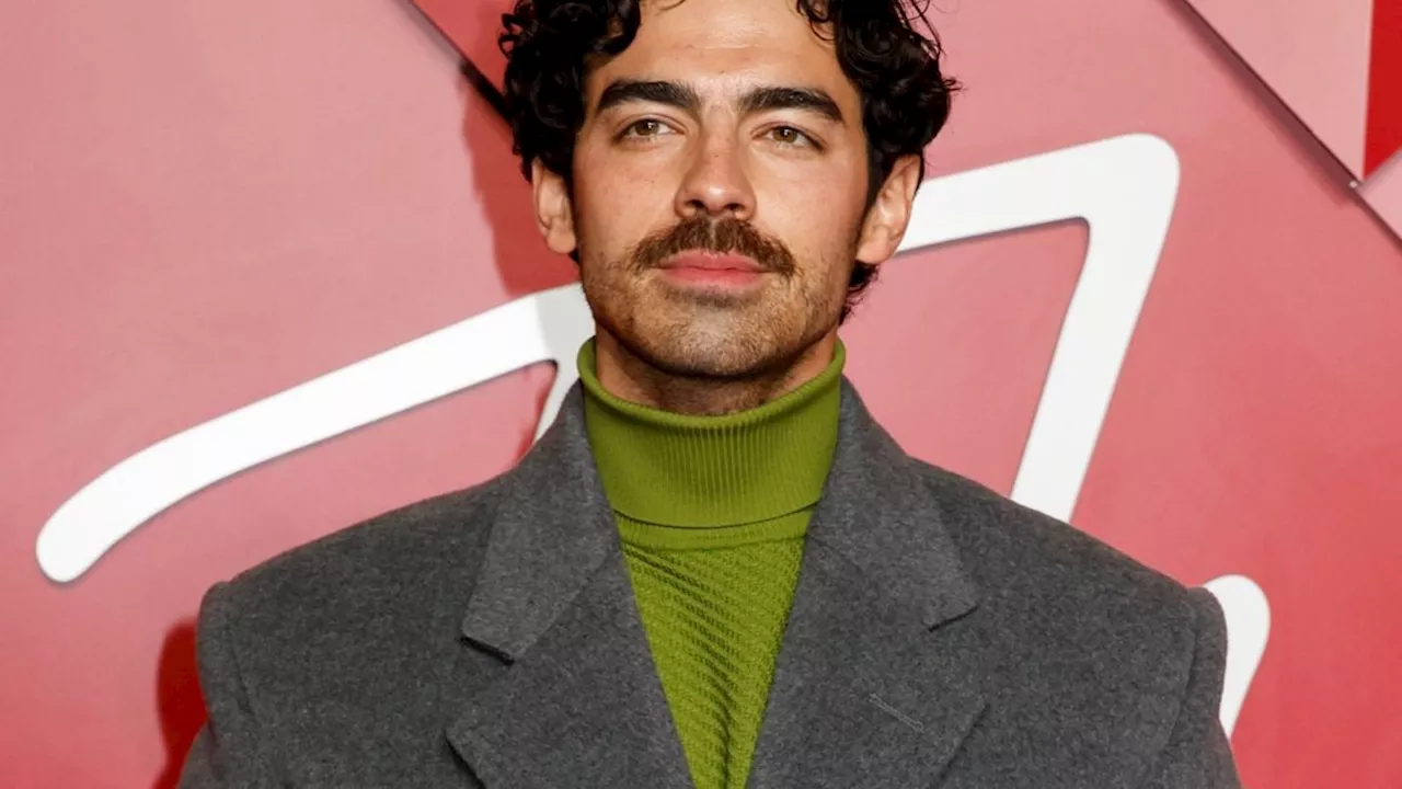 Joe Jonas überrascht mit Dragqueen-Look auf TikTok