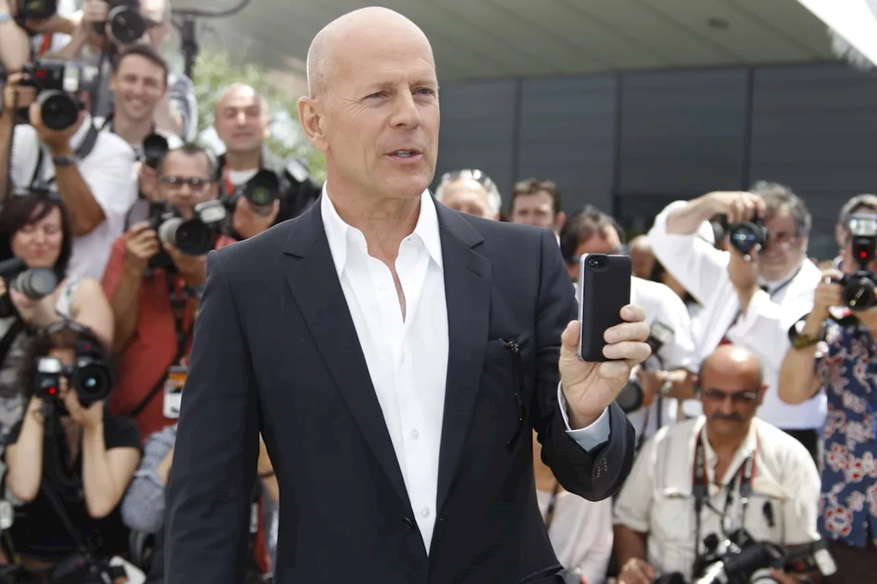 Bruce Willis Remercie les Pompiers, Malgré la Difficulté de son Aphasie