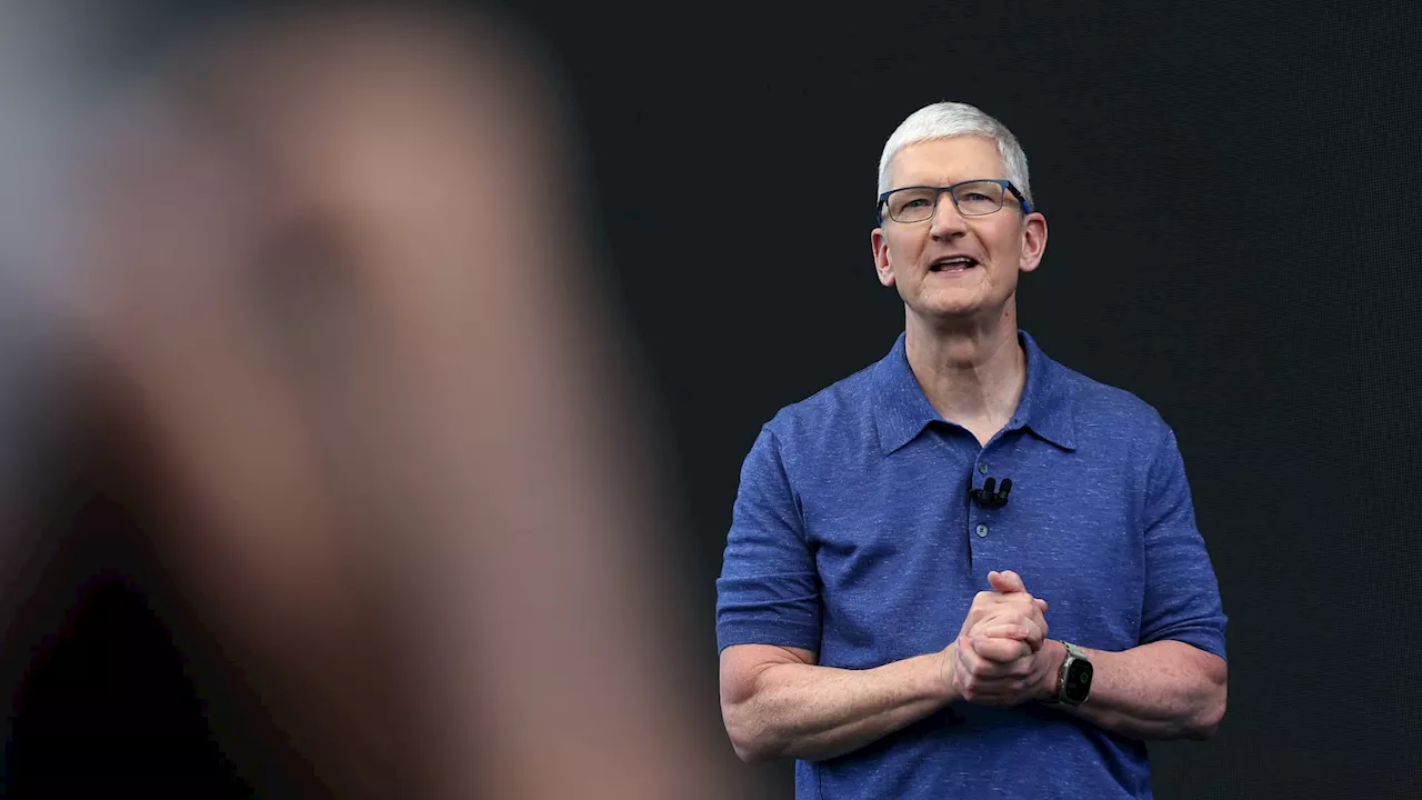 Apple Pauses AI Summaries in News Apps After Accuracy Concerns