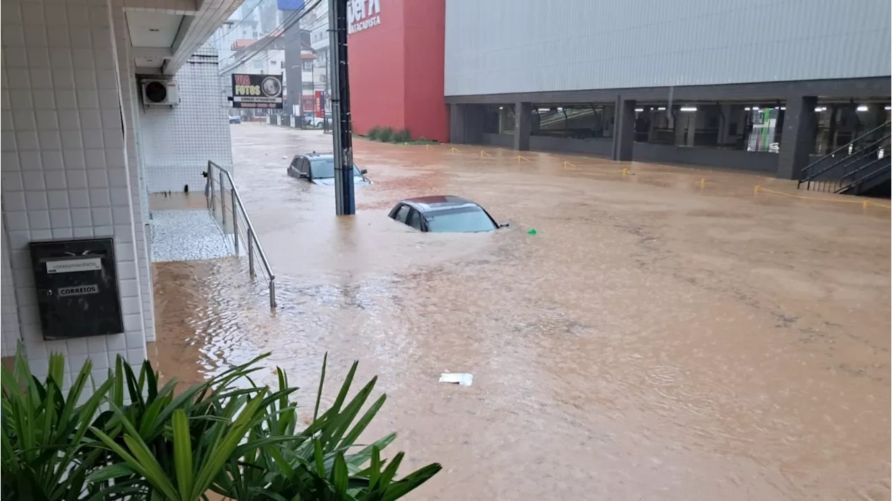 Santa Catarina em alerta vermelho para fortes chuvas