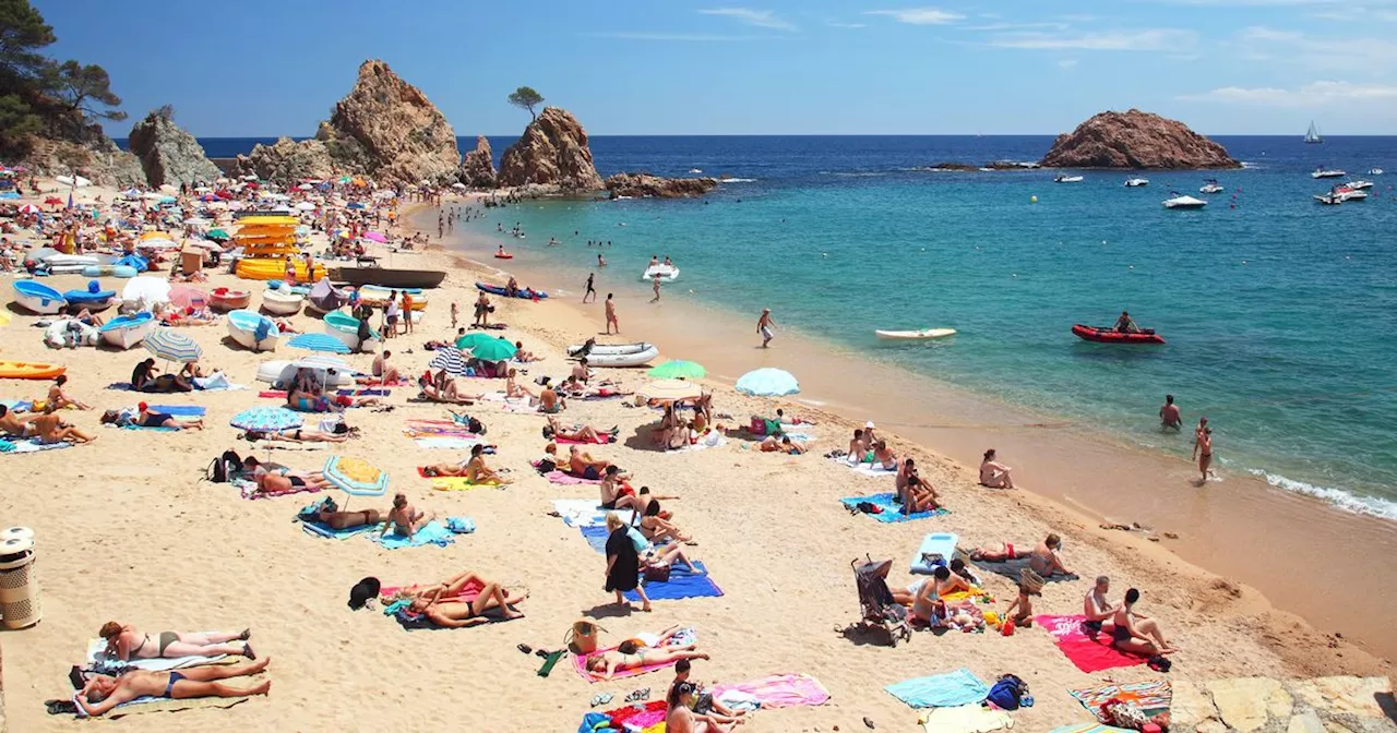 Spain Bans Vaping on Beaches: Brits Face £1,600 Fines