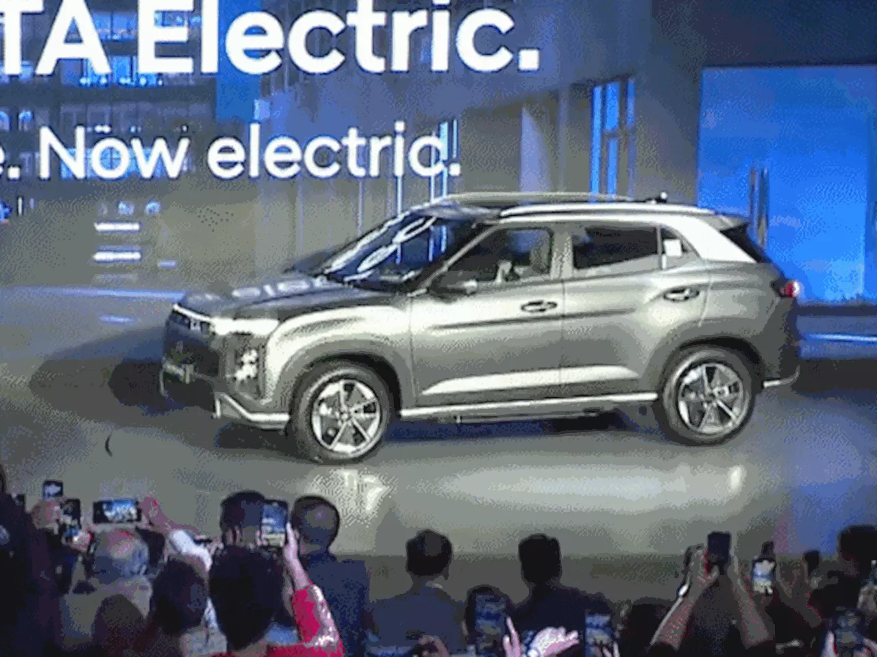 हुंडई क्रेटा ईवी लॉन्च, शुरुआती कीमत ₹17.99 लाख: फुल चार्ज में 473km की रेंज, 52 सेफ्टी फीचर्स स्टैंडर्ड मि...