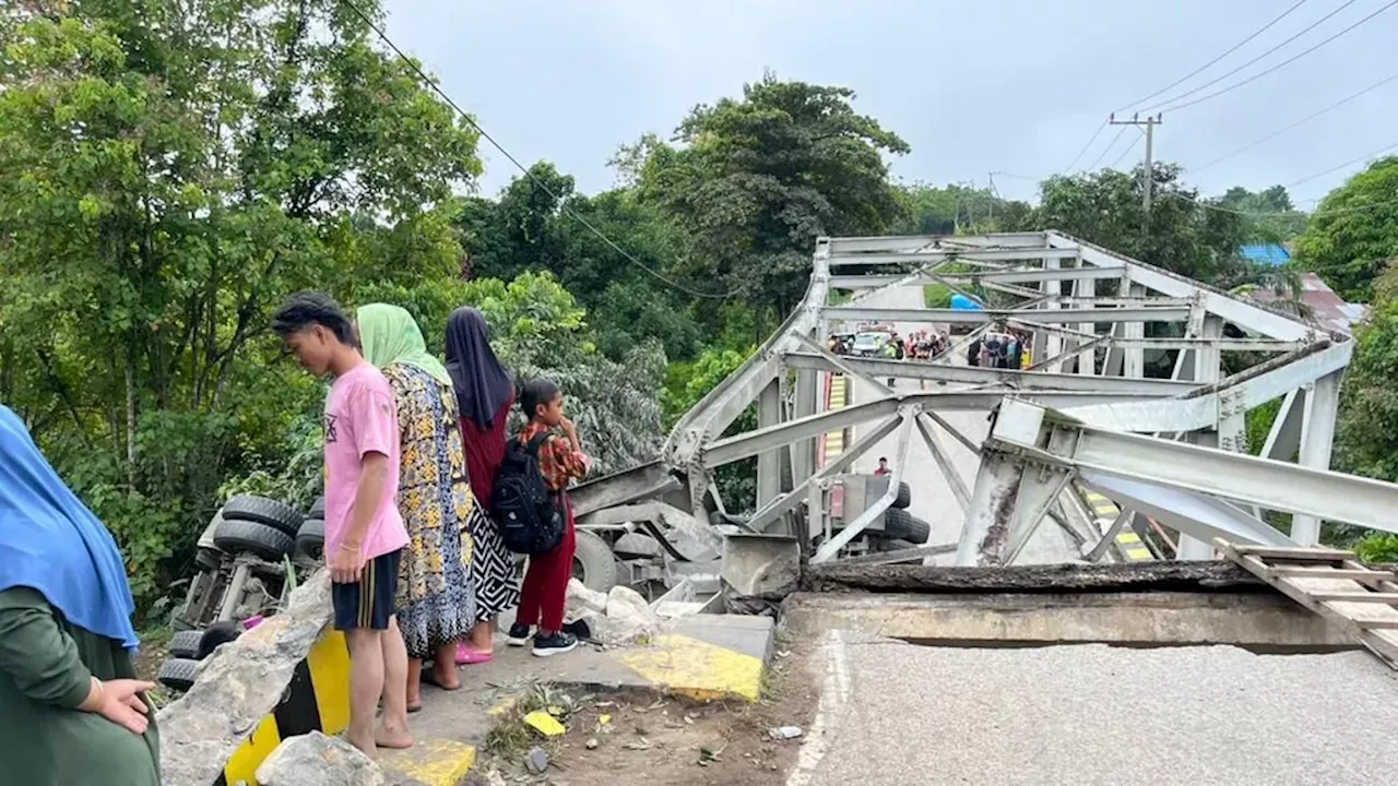 Jembatan Busui Ambruk Ditabrak Truk, Lalu Lintas Di Alihkan