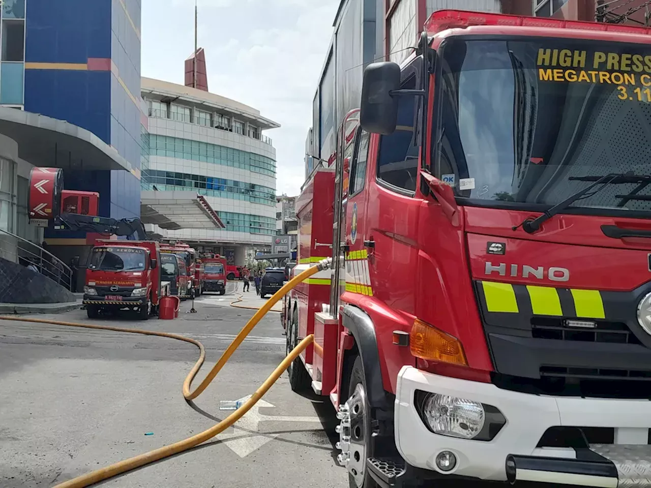 Reruntuhan Menjadi Kendala Pencarian Korban di Glodok Plaza