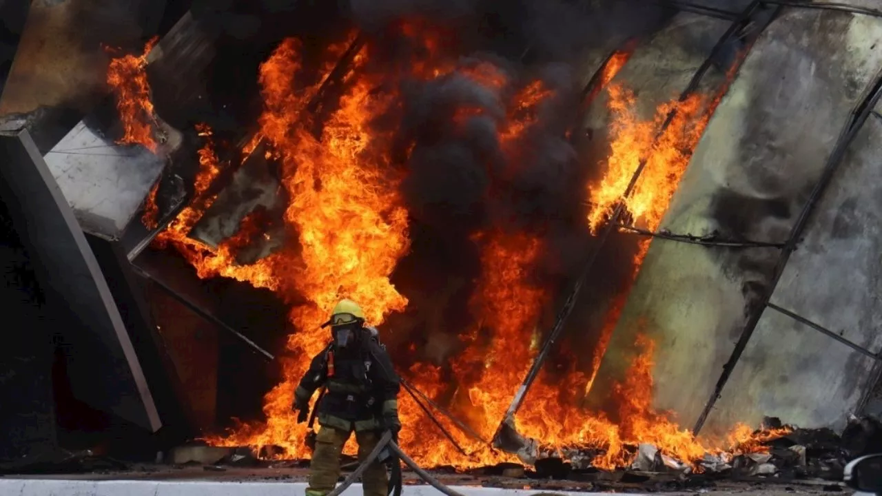 Intenso Incendio en Plaza Cinépolis de Culiacán