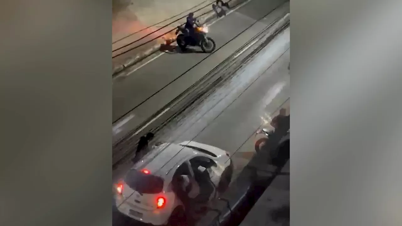 Criminosos em motos fazem arrastão na Avenida Pastor Martin Luther King Jr.