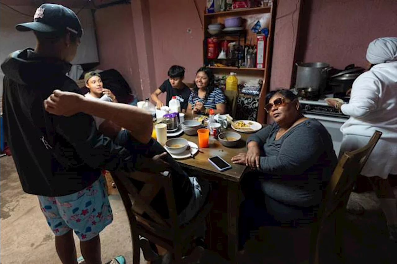 Tijuana Woman Turns Home into Shelter for Cuban Migrants