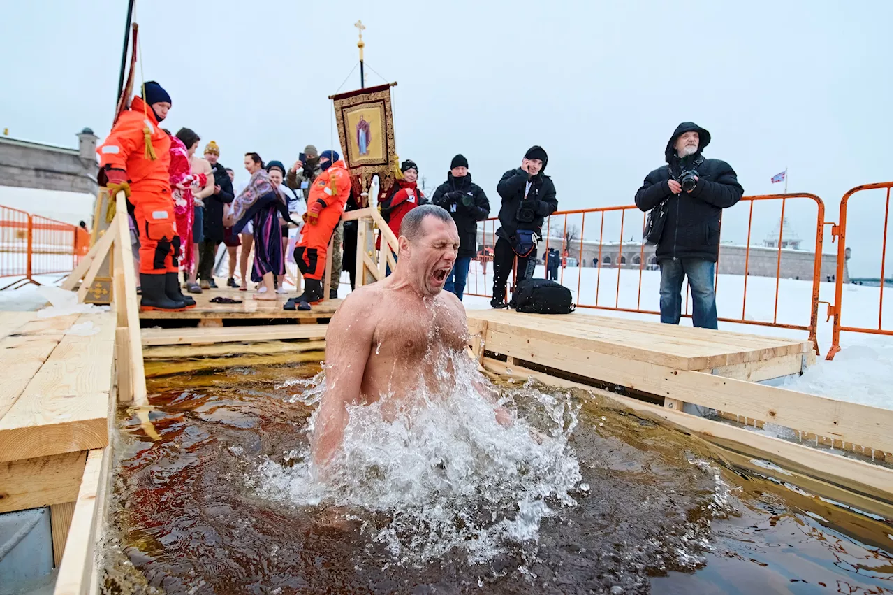 Клуб в Подмосковье предлагает платное крещенское купание с комфортным антуражем