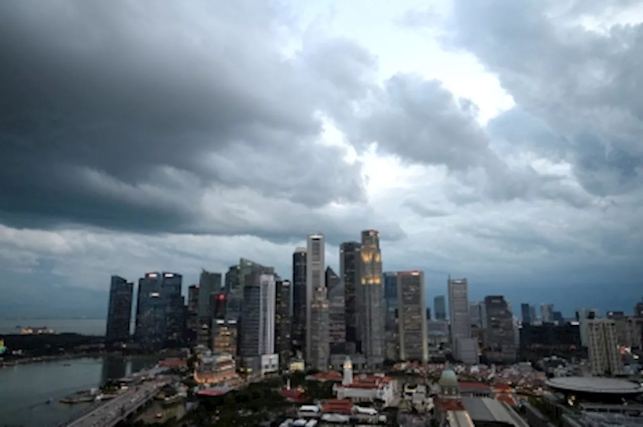 Singapore Braces for Second Monsoon Surge, Bringing Cooler Temperatures, Flood Risks, and High Tides