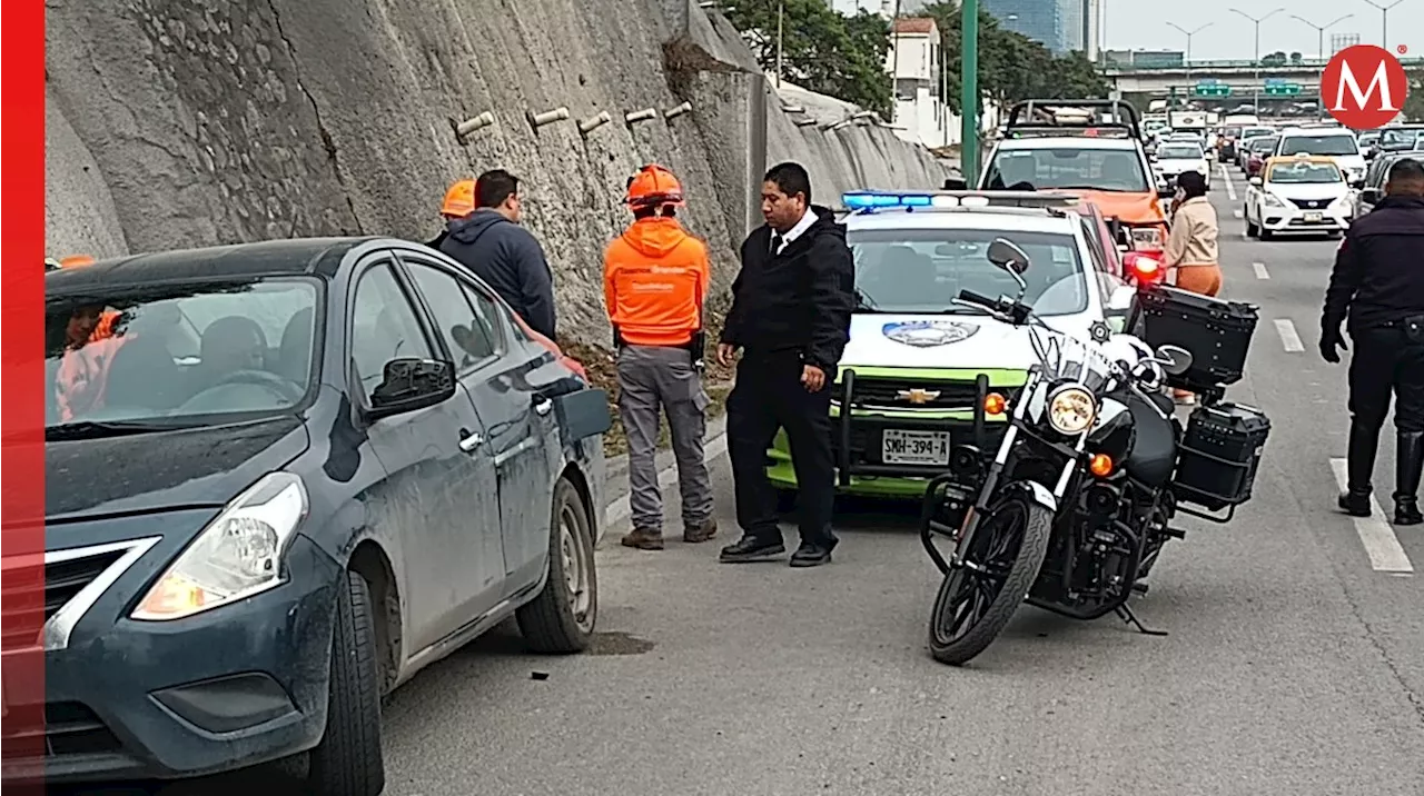 Hombre deja a bebé de 6 meses en coche sin gasolina