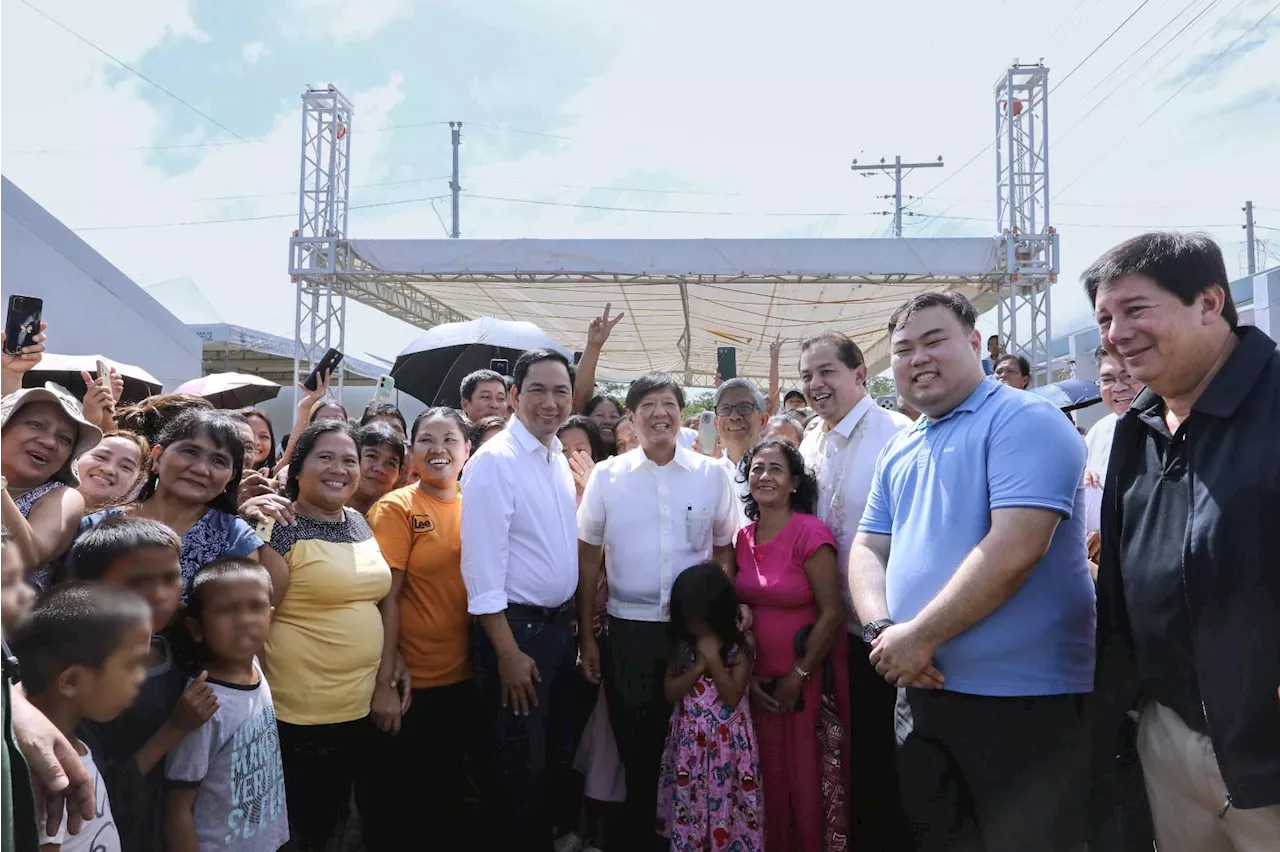 Marcos leads turnover of housing units to ‘Yolanda’ survivors