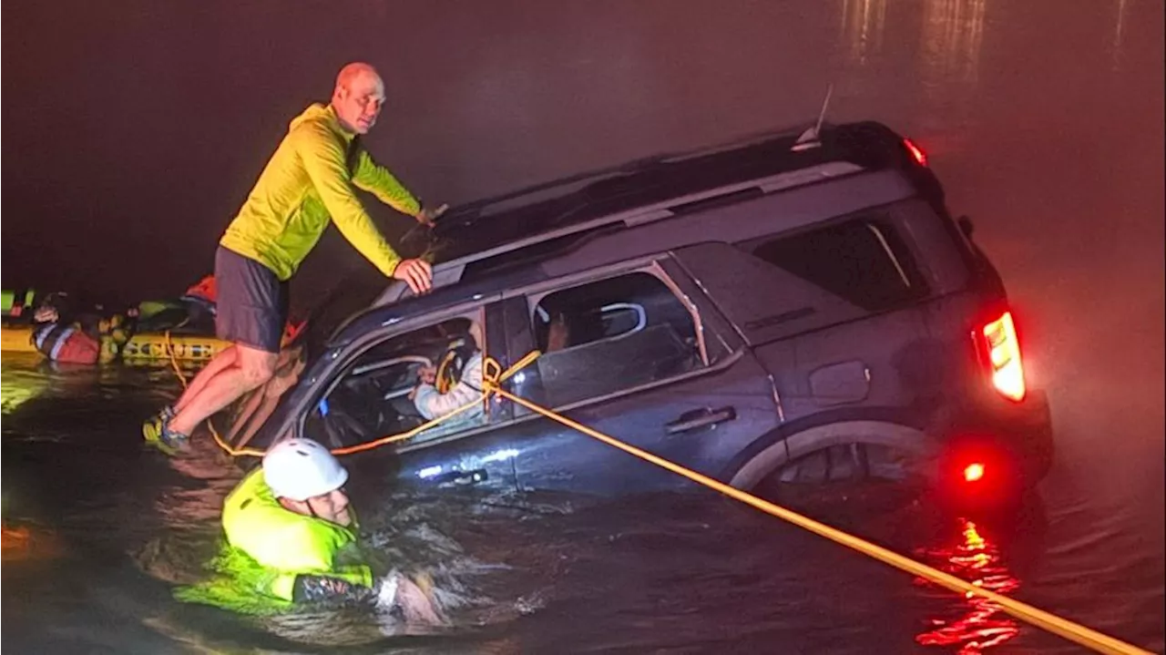 Good Samaritan Rescues Elderly Driver From Sinking Car on Lake Stevens