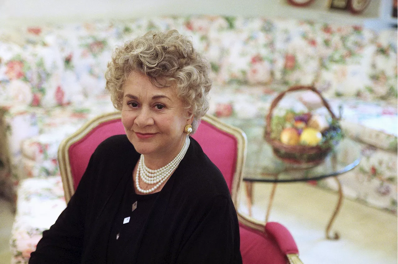 Joan Plowright, British Stage Icon and Laurence Olivier's Widow, Dies at 95