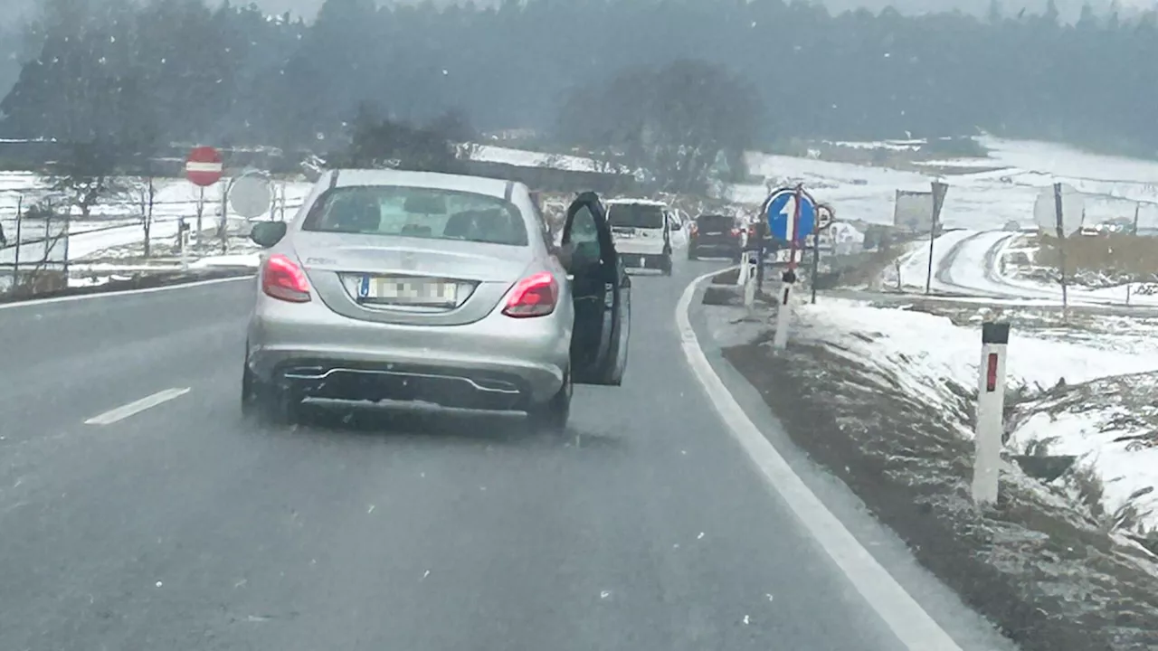 Mercedes mit offener Tür: Backofen statt Fahrgäste