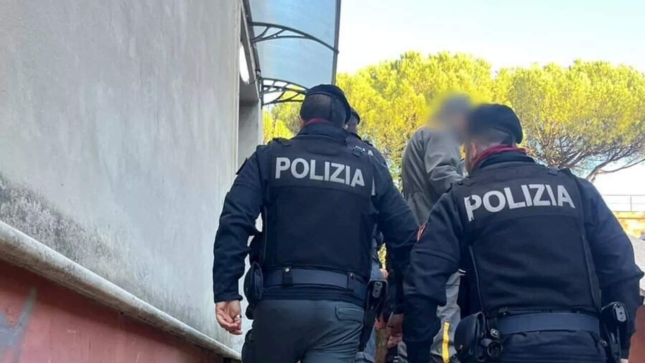 Quarticciolo, in 20 scendono in strada per evitare l'arresto dei pusher. Spray urticante contro gli agenti