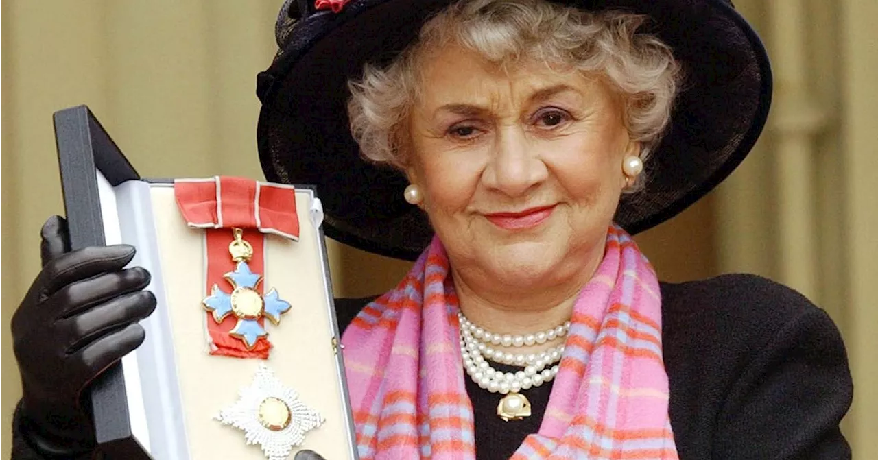 Morreu a atriz britânica Joan Plowright