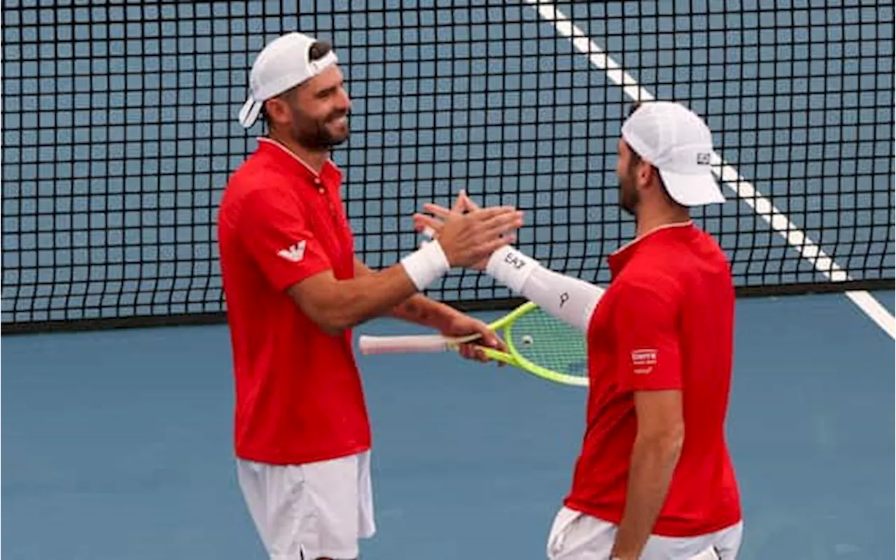 Bolelli e Vavassori conquistano gli ottavi, Errani e Paolini fanno un buon esordio