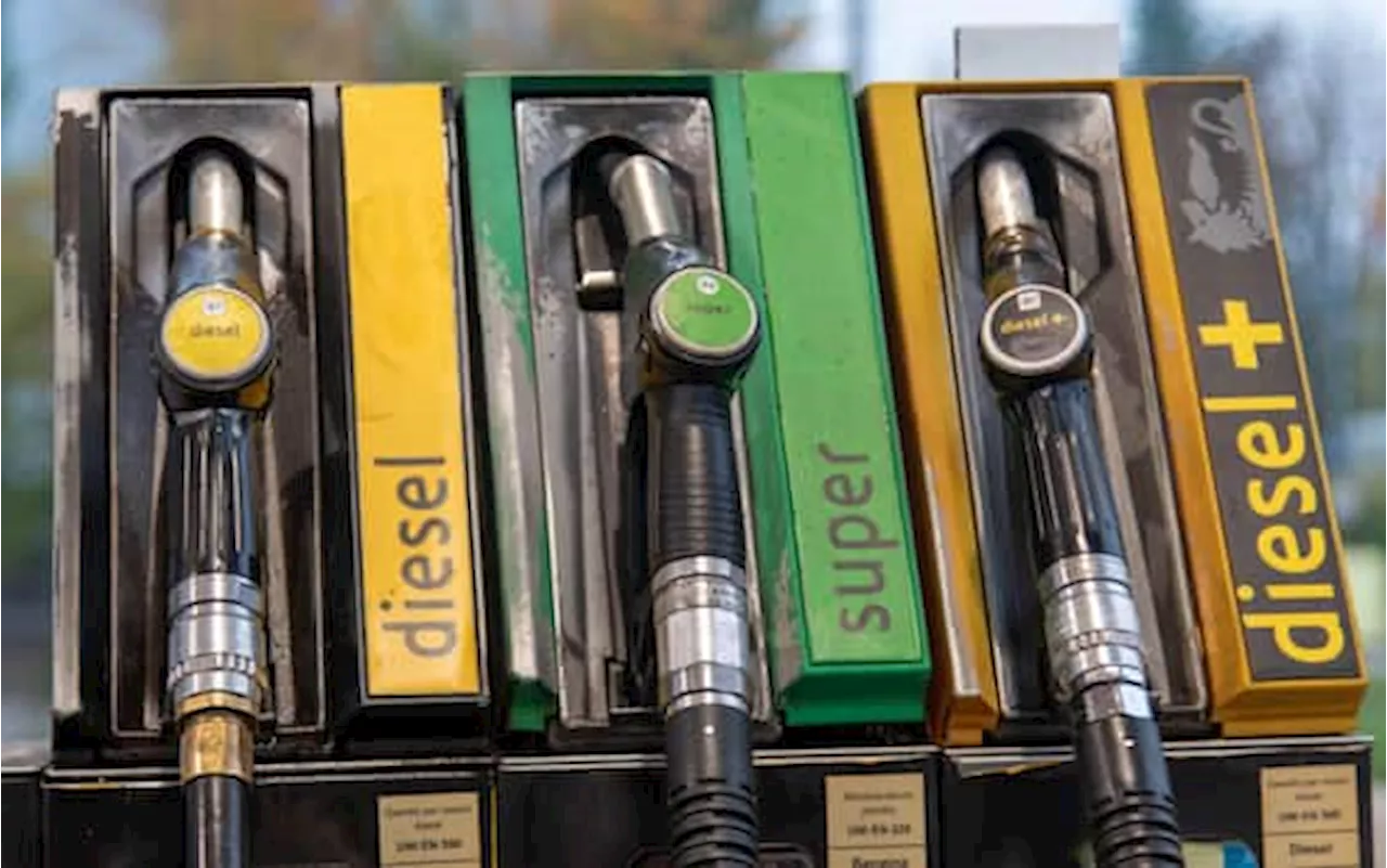 Prezzo benzina e diesel, aumenti record da agosto. Protestano associazioni consumatori