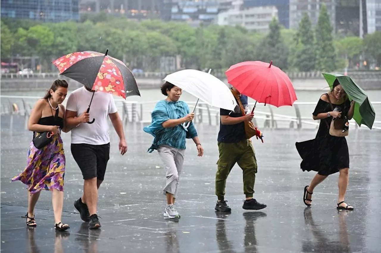 Second Monsoon Surge to Bring Heavy Rain and High Tides to Singapore