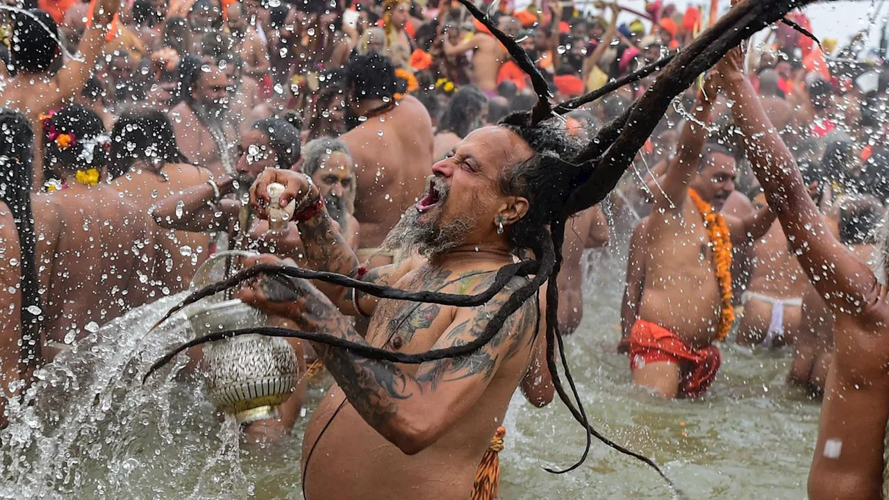 Maha Kumbh Mela – wo Baden auf Beten trifft