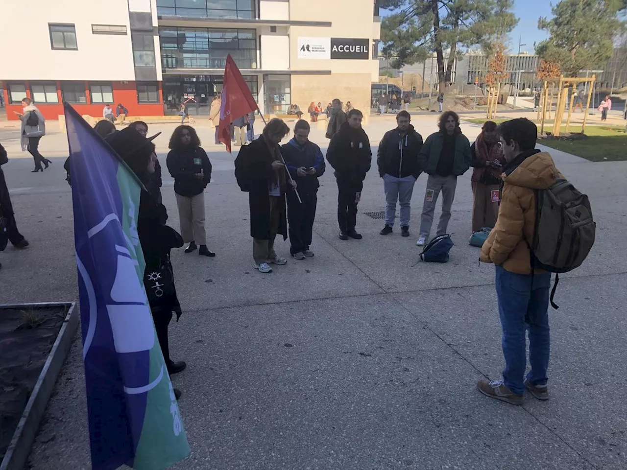 Étudiants de Bordeaux Montaigne manifestent contre l'austérité et la sélection à l'université