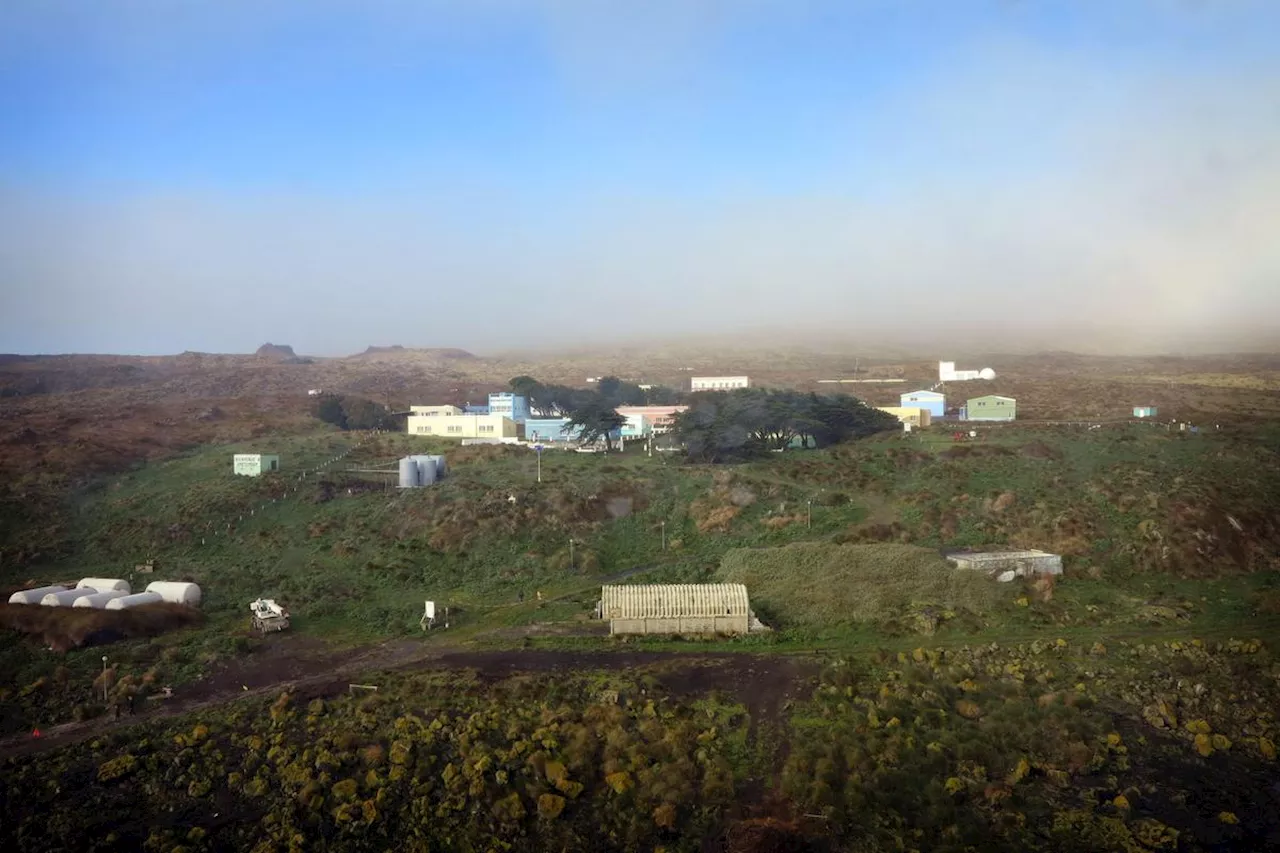 Terres australes et antarctiques françaises : un incendie touche l’île d’Amsterdam, tout le personnel évacué sur un bateau de pêche