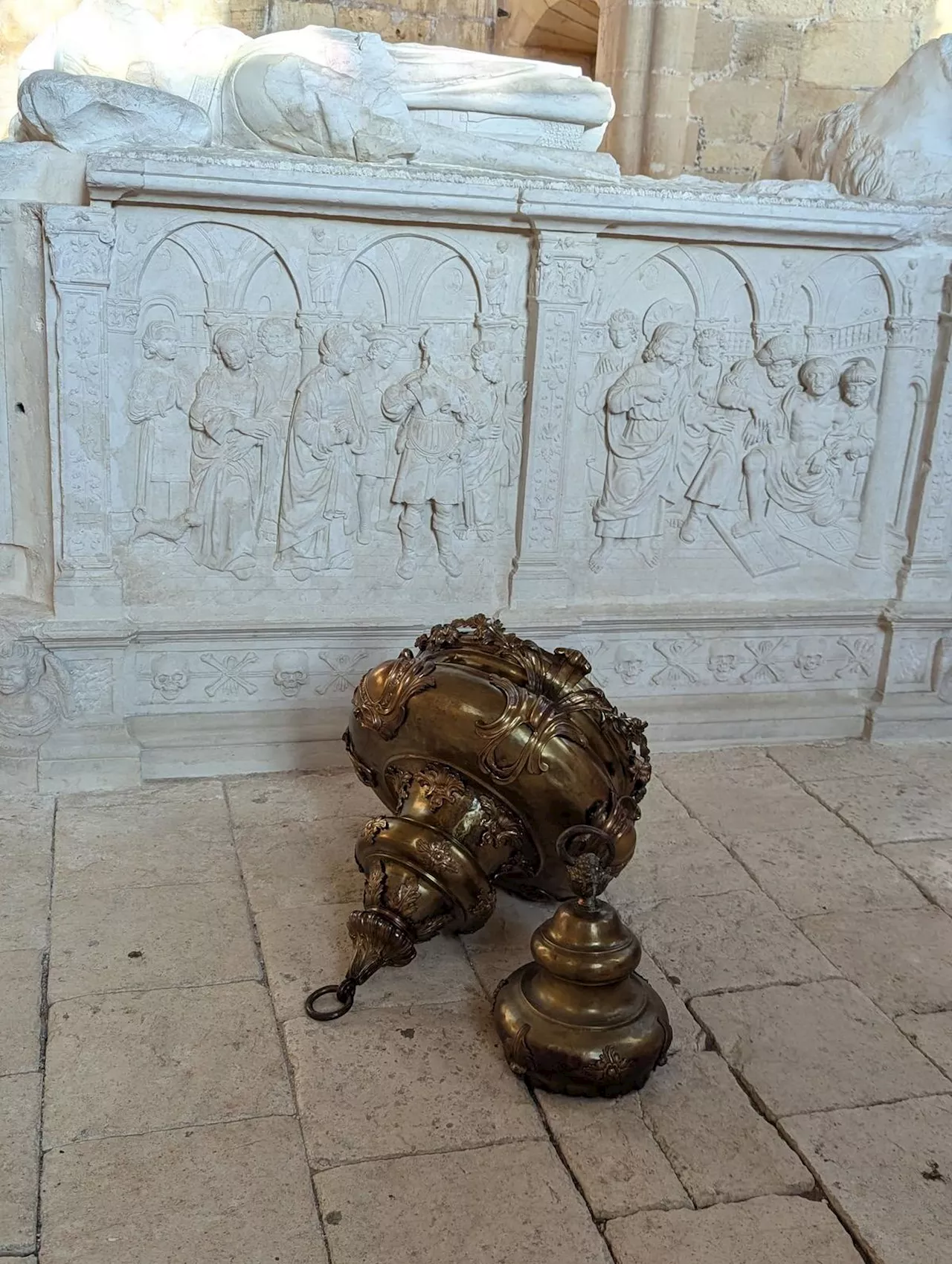 Un élément de décor de la chapelle du château de Biron, disparu depuis 50 ans, retrouvé par hasard