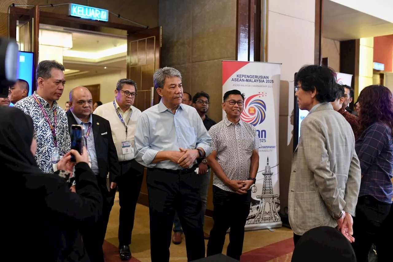 Pemukiman Menteri Luar corak hala tuju Sidang Kemuncak ASEAN