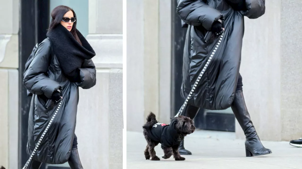 Cómo llevar leggings negros con botas altas en un look ultra elegante, según Irina Shayk