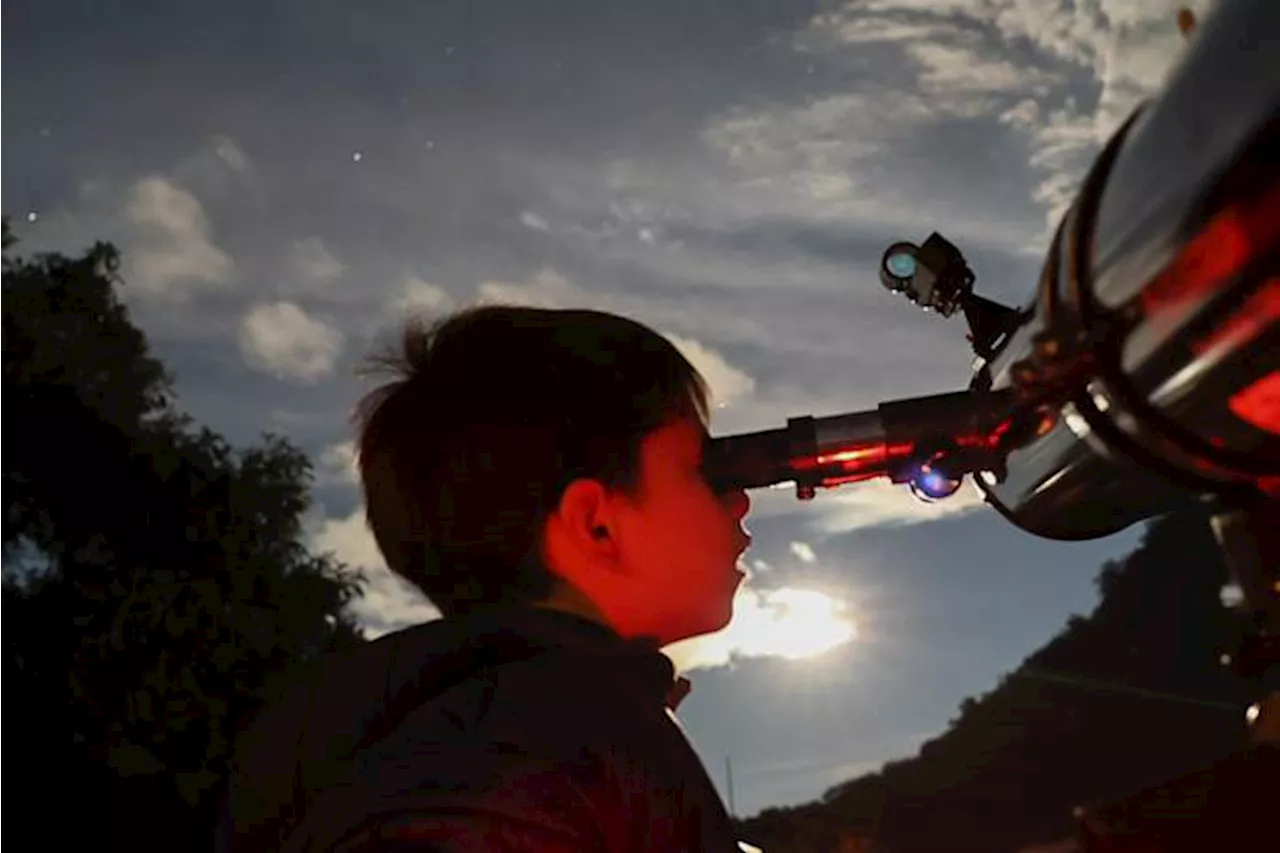 Planets Align for a Spectacular Celestial Parade