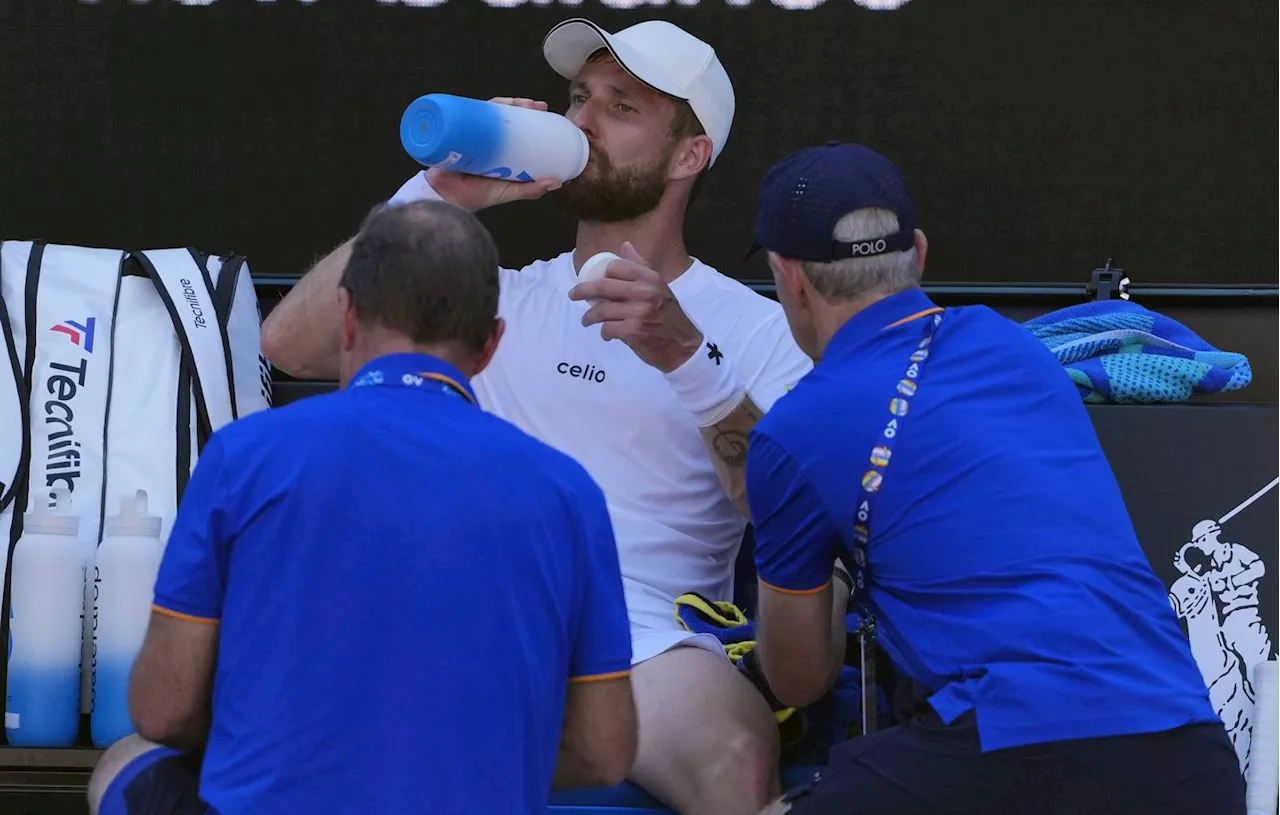 Moutet S'Arrête à l'Open d'Australie Après un Malaise