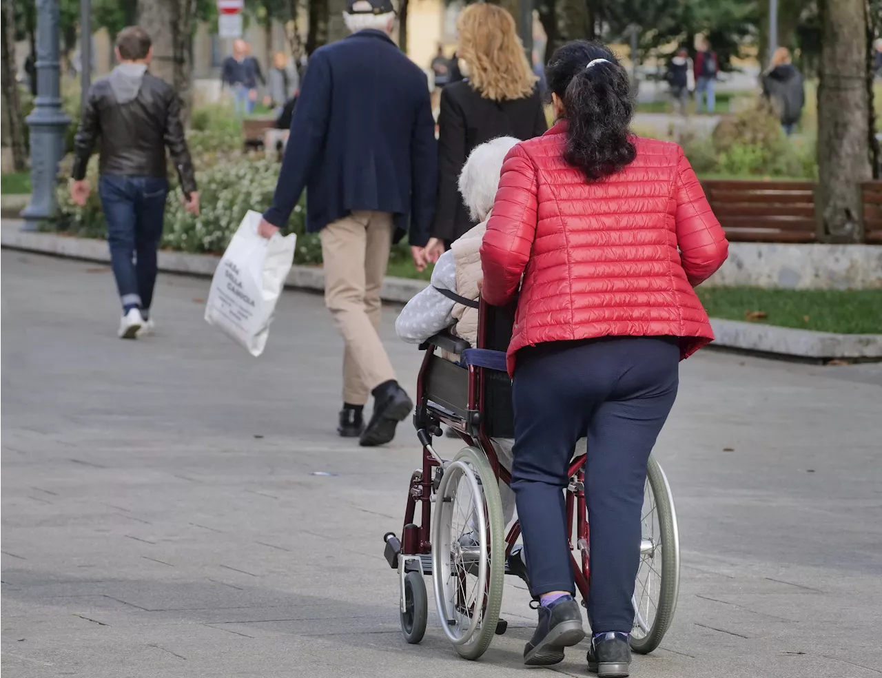 Bonus colf e badanti 2025, quanto è e come richiederlo