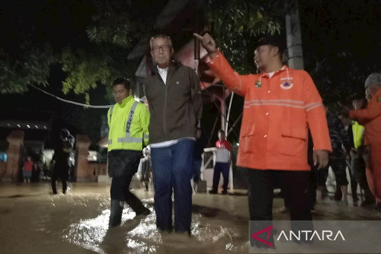 Banjir Luas Menyerang Kota Cirebon, Posko Pengungsian Ditetapkan