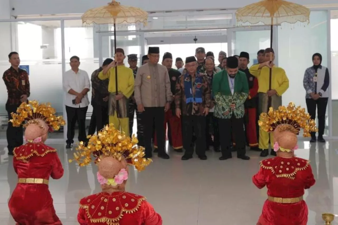 Mendikdasmen Abdul Mu'ti Sosialisasikan Senam Anak Indonesia Hebat di Bangka Belitung