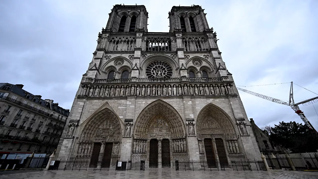 Légion d'honneur: plus de 100 artisans de la reconstruction de Notre-Dame de Paris décorés