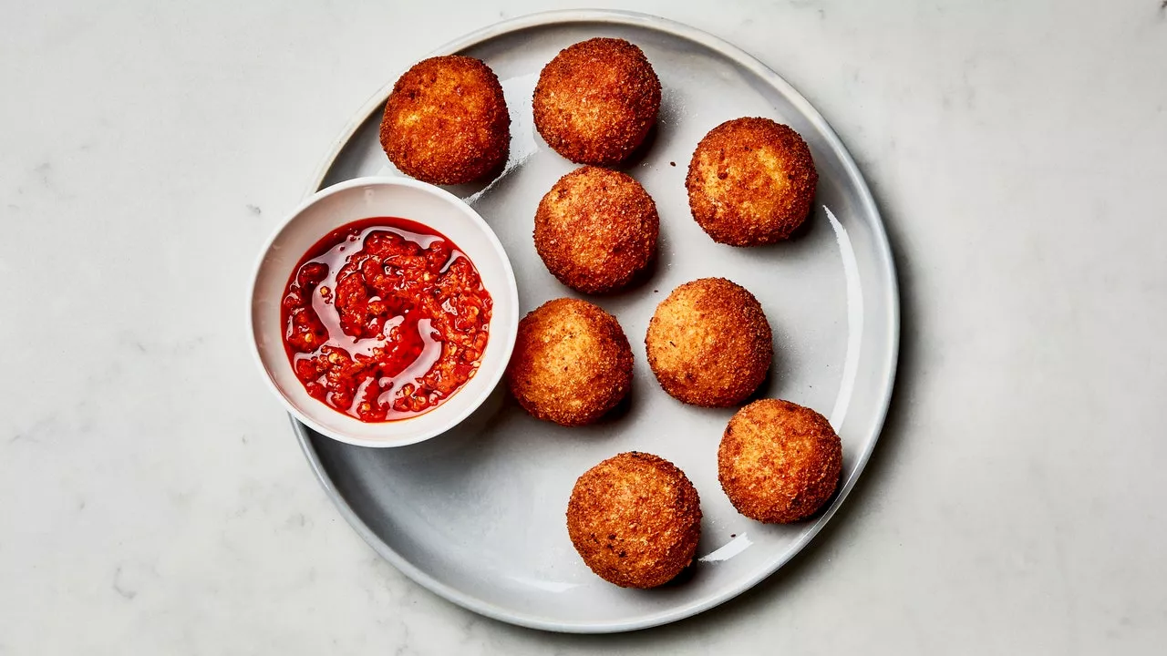 Arancini: The Ultimate Guide to Crispy, Gooey Italian Rice Balls