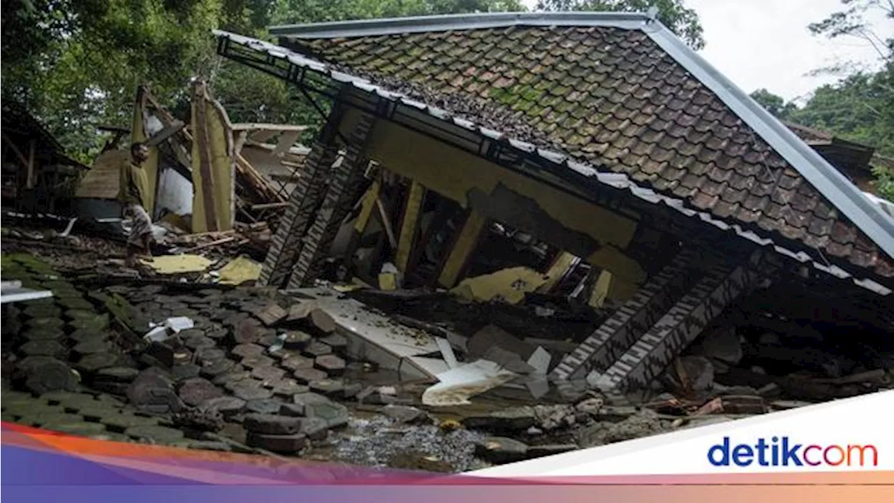 Patahan Tanah Sepanjang 1,5 Kilometer Ancam Rumah Warga di Dusun Nenu, NTT