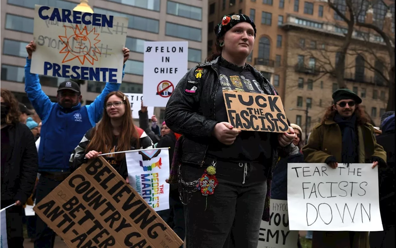 Manifestantes protestan en Washington contra las políticas de la administración entrante de Donald Trump